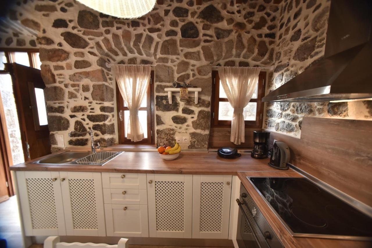 Patriko Nisyrian Guesthouse Mandraki  ภายนอก รูปภาพ